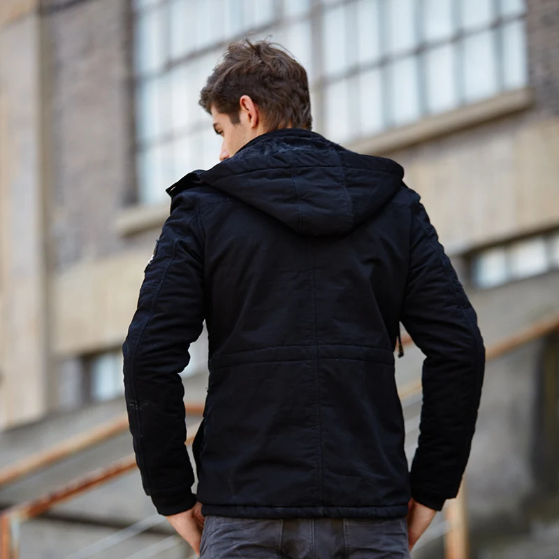 Herren gesteppte Feldjacke mit Kapuze Patch-Details und Thermofutter Nord Taschen