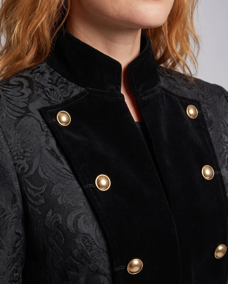 Damen historische Frack mit aufwändigen Verzierungen und eleganten Knopfdetails Nord Taschen