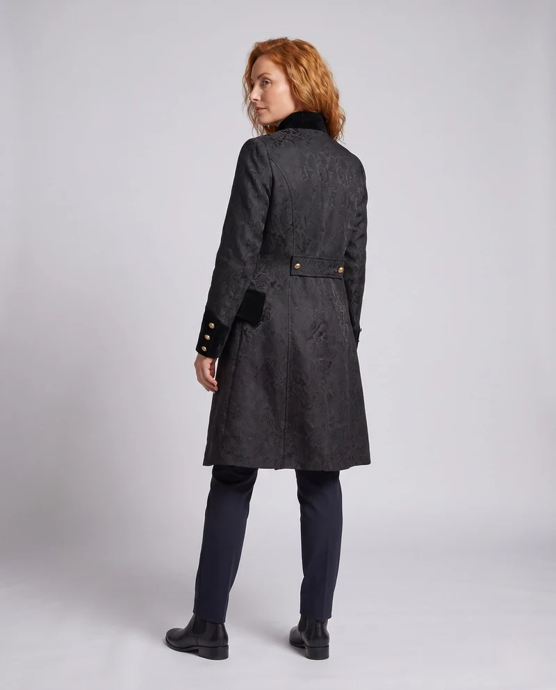 Damen historische Frack mit aufwändigen Verzierungen und eleganten Knopfdetails Nord Taschen