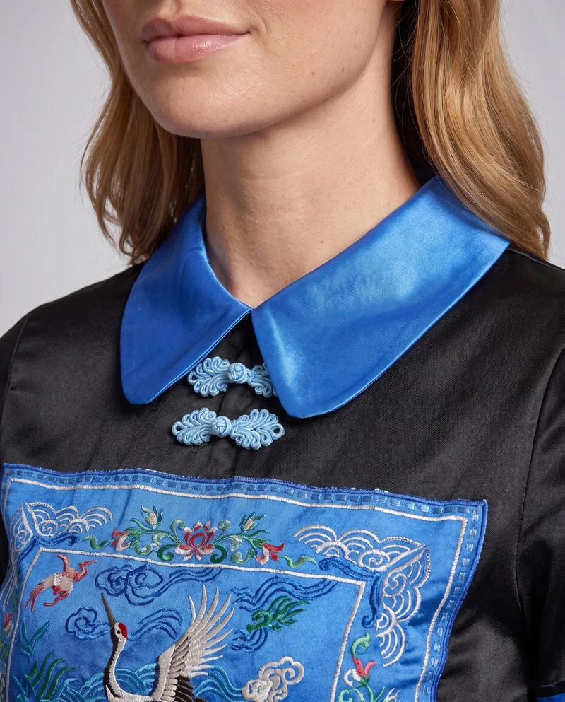 Damenkostüm im asiatischen Design mit einzigartigen Verzierungen Nord Taschen