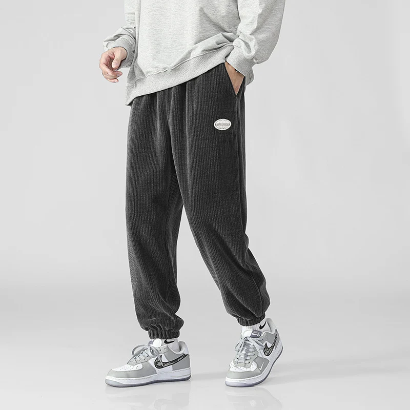 Herren Cord-Joggerhose mit breiter Rippenstruktur, elastischem Bund und Bündchen Nord Taschen