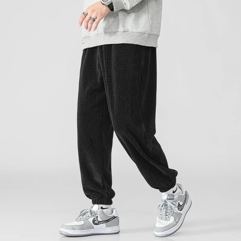 Herren Cord-Joggerhose mit breiter Rippenstruktur, elastischem Bund und Bündchen Nord Taschen