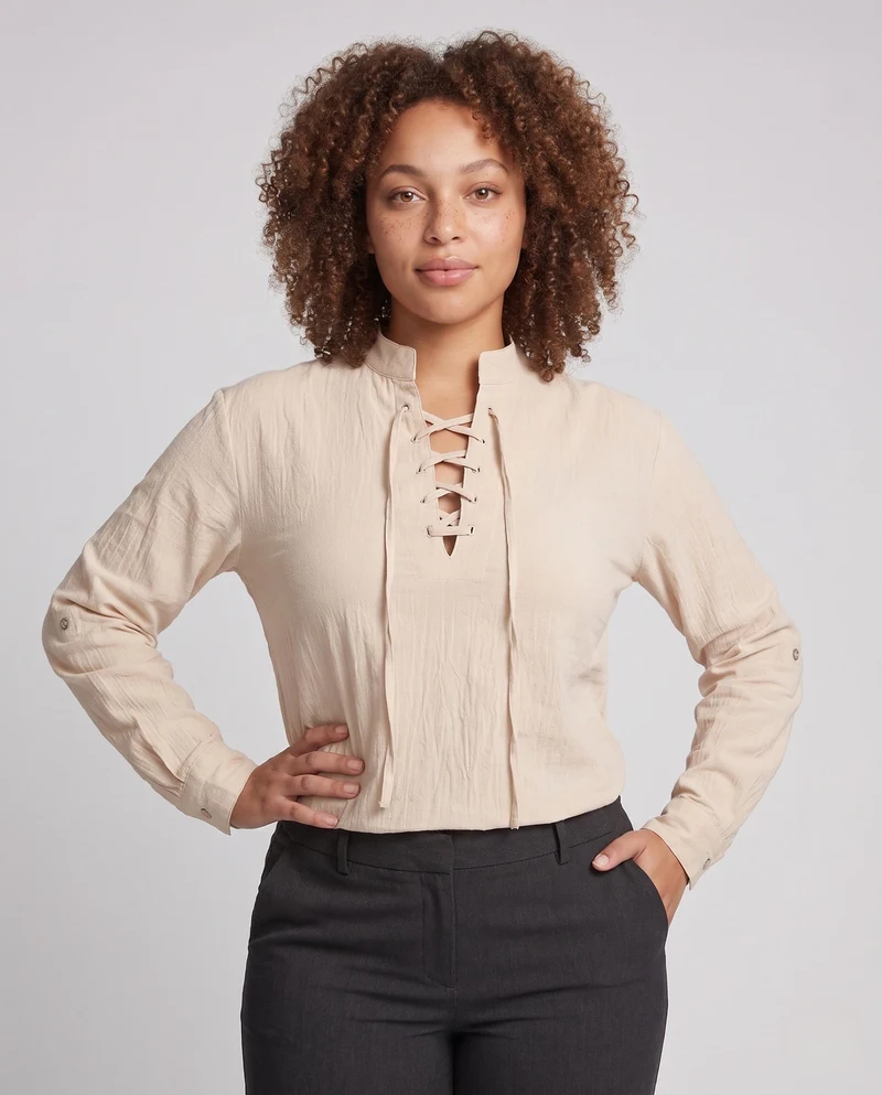 Frauen Historisches Langarmshirt mit Schnürung Nord Taschen