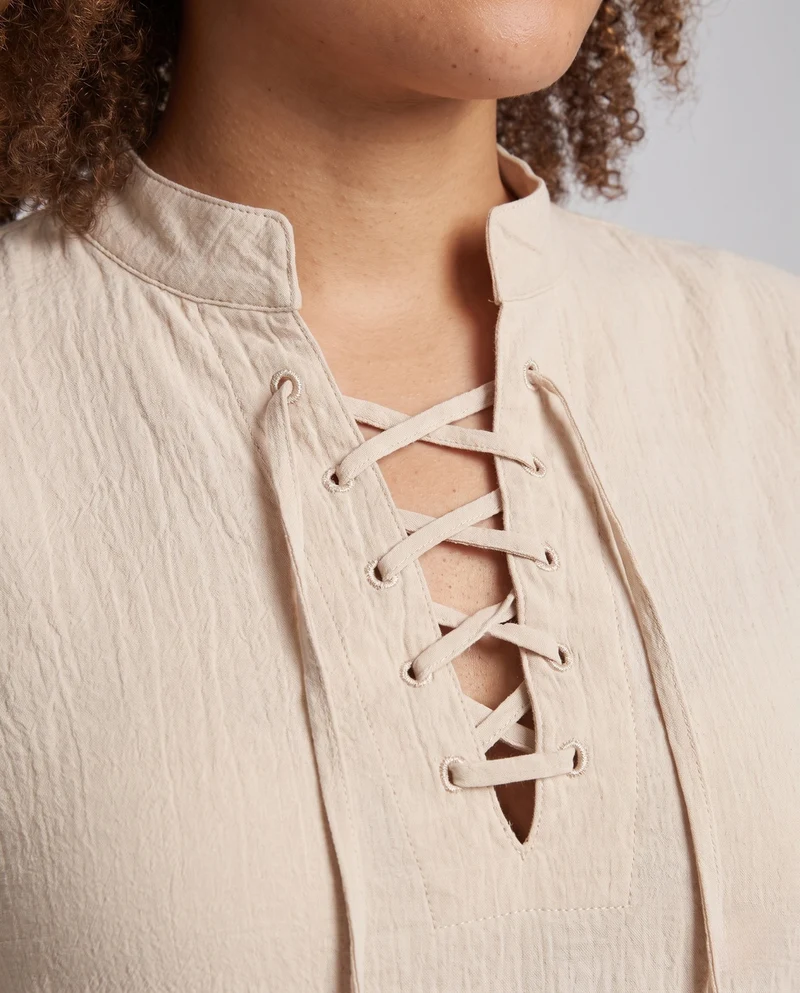 Frauen Historisches Langarmshirt mit Schnürung Nord Taschen
