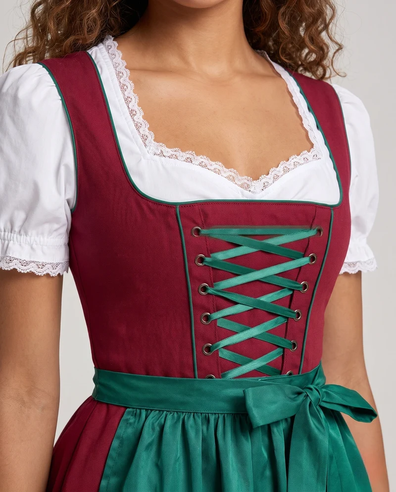 Festliches traditionelles Damenkleid mit floralen Akzenten Nord Taschen