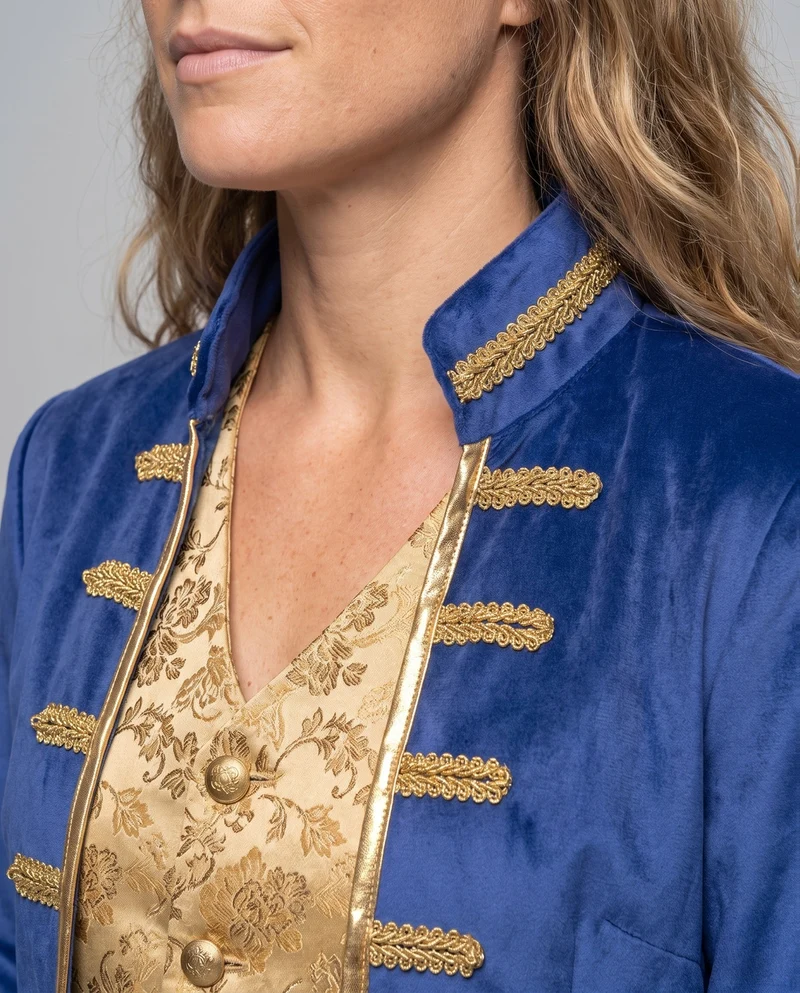 Frauen eleganter historischer Frack mit kunstvollen Verzierungen und goldenen Akzenten Nord Taschen