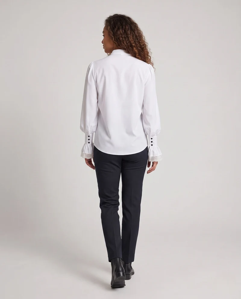 Frauen elegante Bluse mit Rüschendetails und Spitze Akzenten Nord Taschen