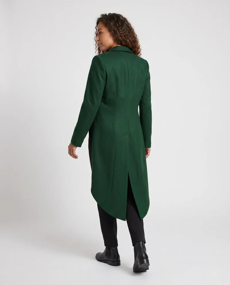 Elegante Damen Steppjacke mit asymmetrischem Saum und dekorativen Knöpfen Nord Taschen