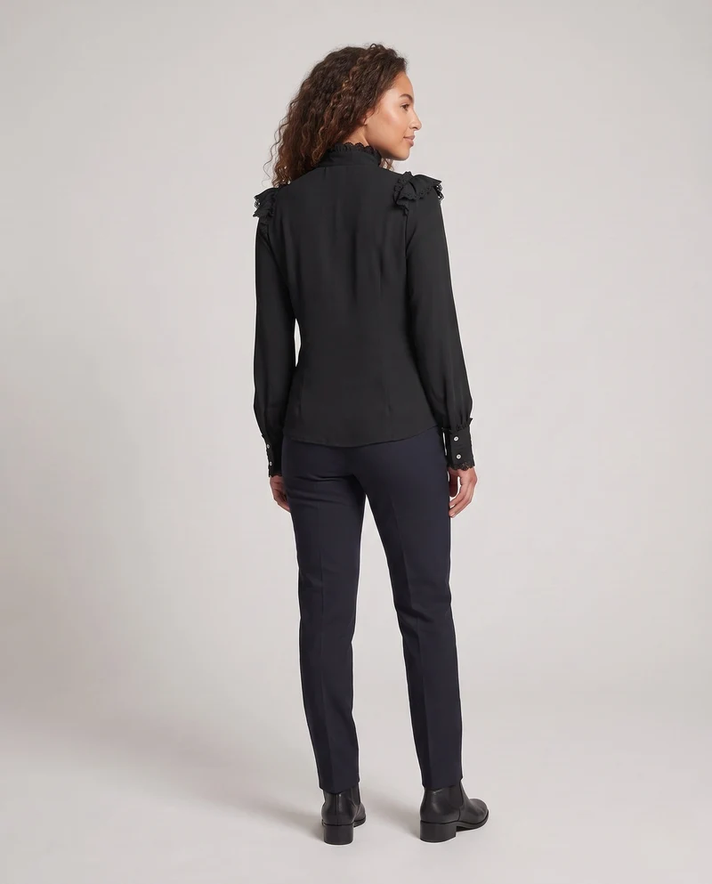 Damen elegante Rüschbluse mit hohem Kragen und verzierten Knopfblende Nord Taschen