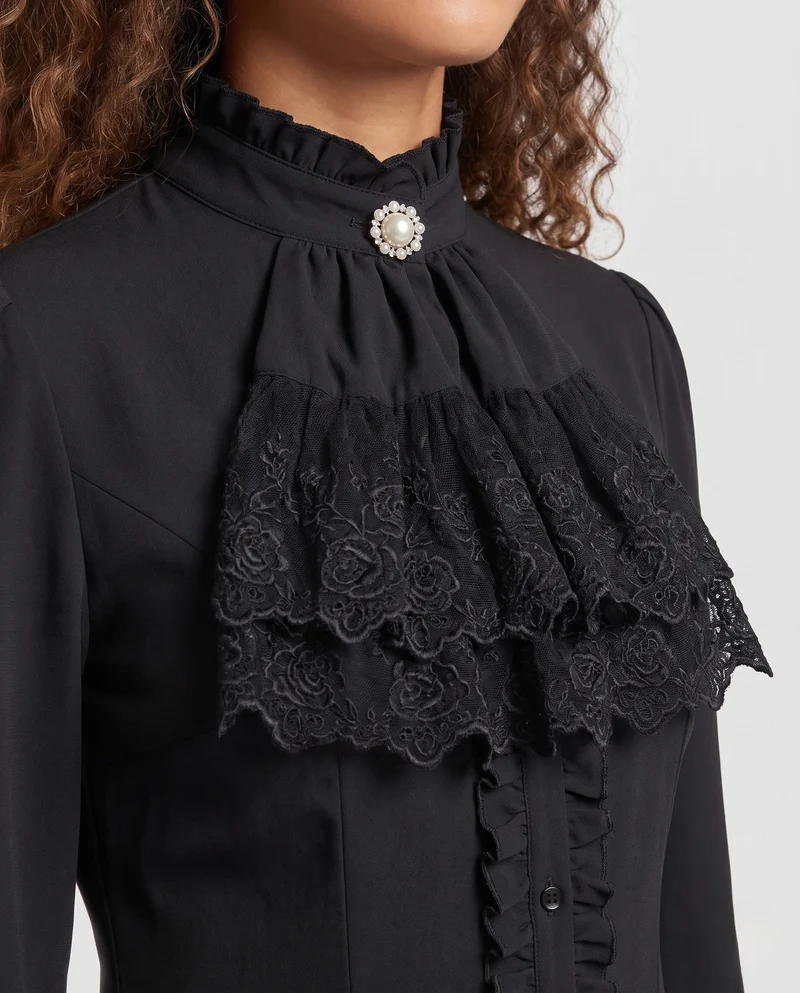 Damen elegante Rüschbluse mit hohem Kragen und Spitzenakzenten Nord Taschen