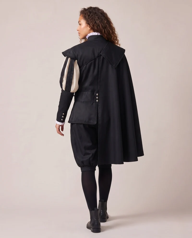 Damen Kostümumhang mit aufwendigen Details und eleganten Metallknöpfen Nord Taschen