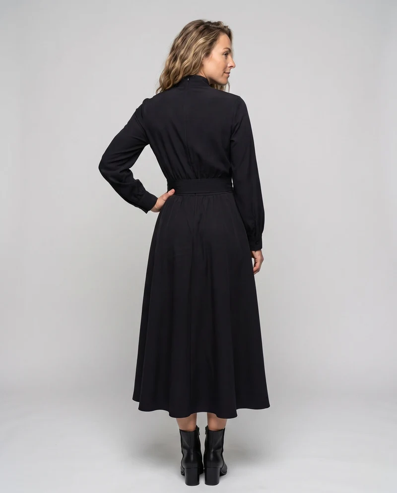Damen elegantes Maxikleid mit hohem Kragen und tailliertem Gürtel Nord Taschen