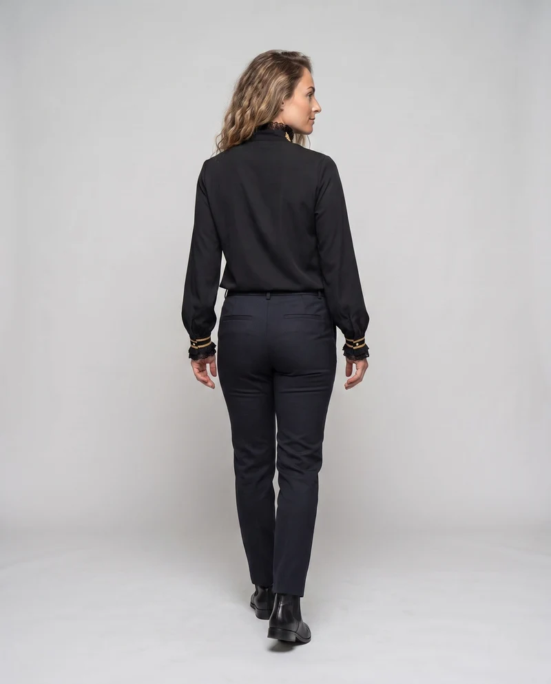Damen elegante Rüschbluse mit Stehkragen und Knopfleiste Nord Taschen