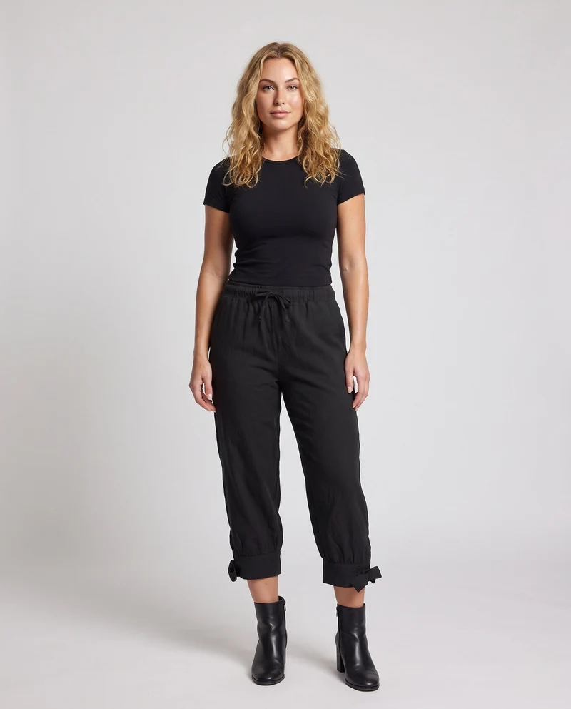 Damen Freizeit Sommerhose mit verstellbarem Bund und stilvollen Knoten Nord Taschen