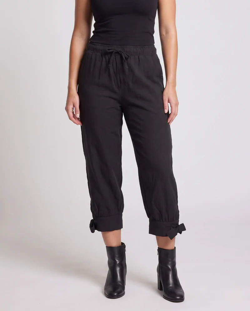 Damen Freizeit Sommerhose mit verstellbarem Bund und stilvollen Knoten Nord Taschen
