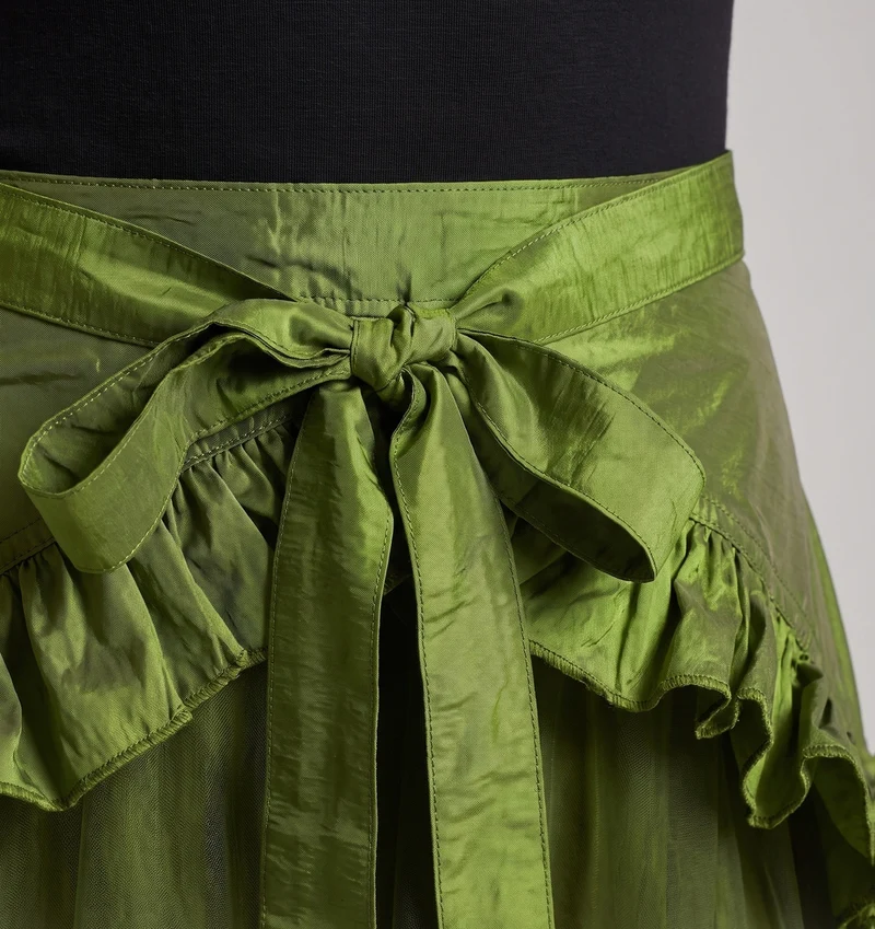 Damen Elegante Rüschenschürze mit High-Low Saum Nord Taschen