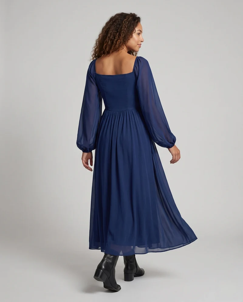 Frauen Elegantes Historisches Kleid mit Weiten Ausgestellten Ärmeln und Schnürung Nord Taschen
