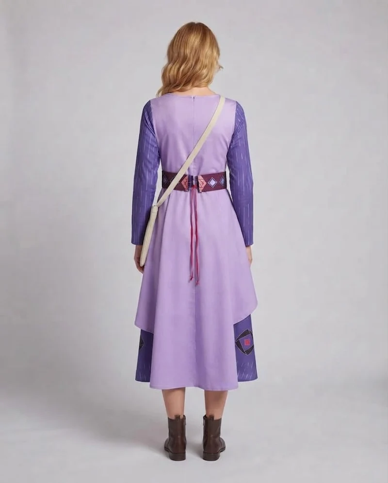 Frauen traditionelles Langarmkleid mit detailliertem Stoffdesign Nord Taschen