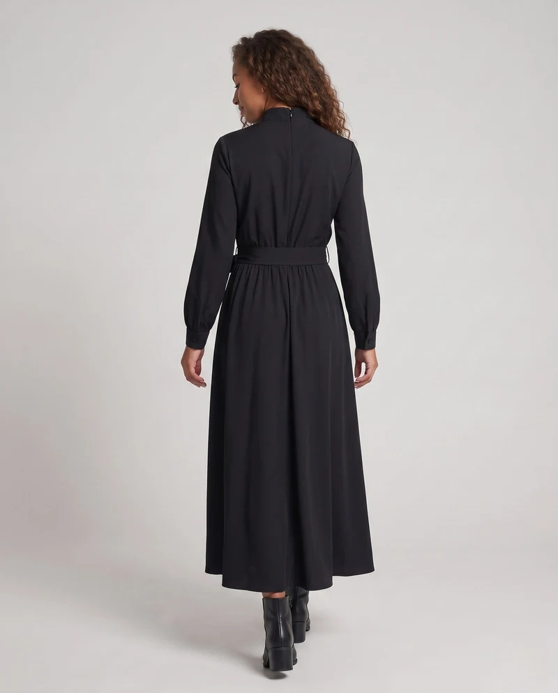 Frauen Elegante Maxikleid mit Hohem Kragen und Maßgeschneidertem Detail Nord Taschen
