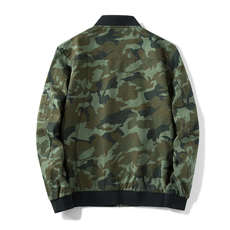 Herren Camouflage Bomberjacke im Military‑Style mit Patch‑Applikationen, Ärmeltasche und Rippenbündchen Nord Taschen
