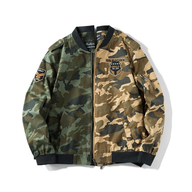 Herren Camouflage Bomberjacke im Military‑Style mit Patch‑Applikationen, Ärmeltasche und Rippenbündchen Nord Taschen