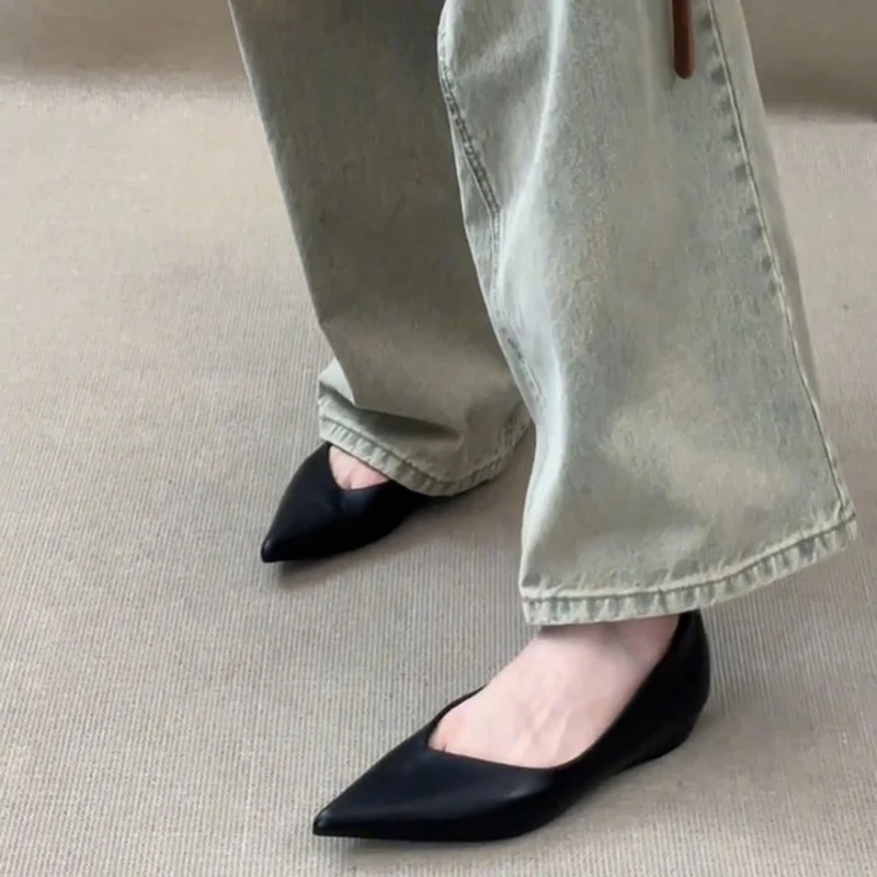 Damen elegante Slipper mit spitzem Zehenbereich und hochwertiger Lederoptik