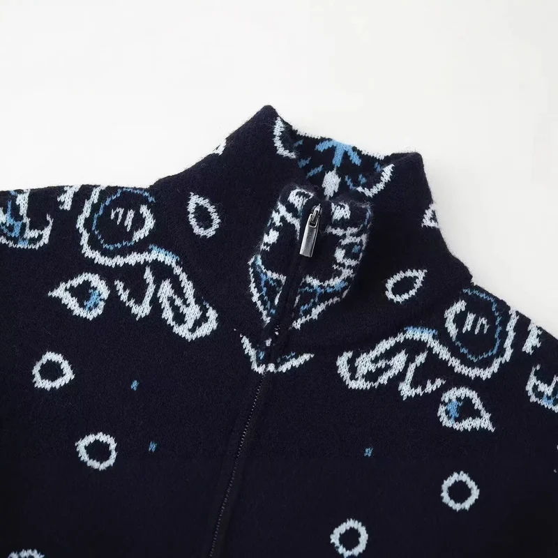 Damen Grobgestrickte Strickjacke mit Reißverschluss, Paisley‑Jacquard und Stehkragen Nord Taschen
