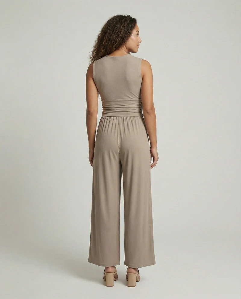 Damen Jumpsuit mit schickem V-Ausschnitt und weitem Bein - Arvani