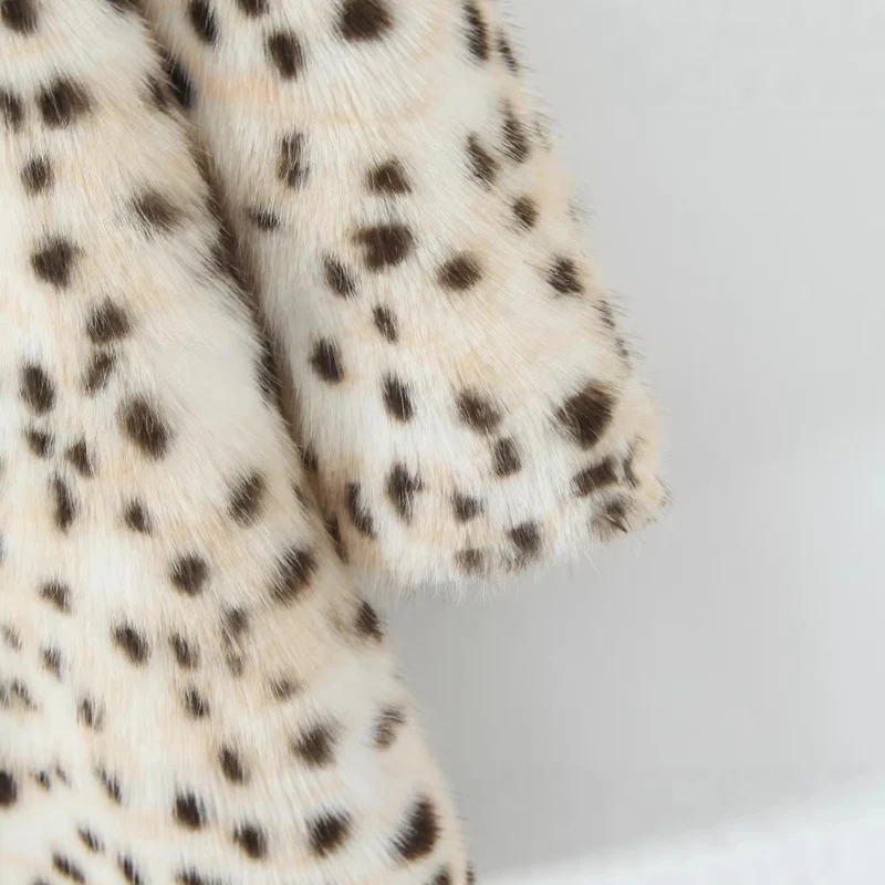 Damen Extravaganter langer Kunstpelz-Mantel mit Leopardenmuster und wärmender Fütterung Nord Taschen