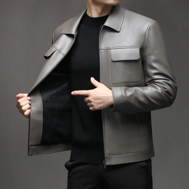 Herren Glatte Lederjacke im klassischen Hemdkragenstil mit verdecktem Reißverschluss und aufgesetzten Brusttaschen Nord Taschen