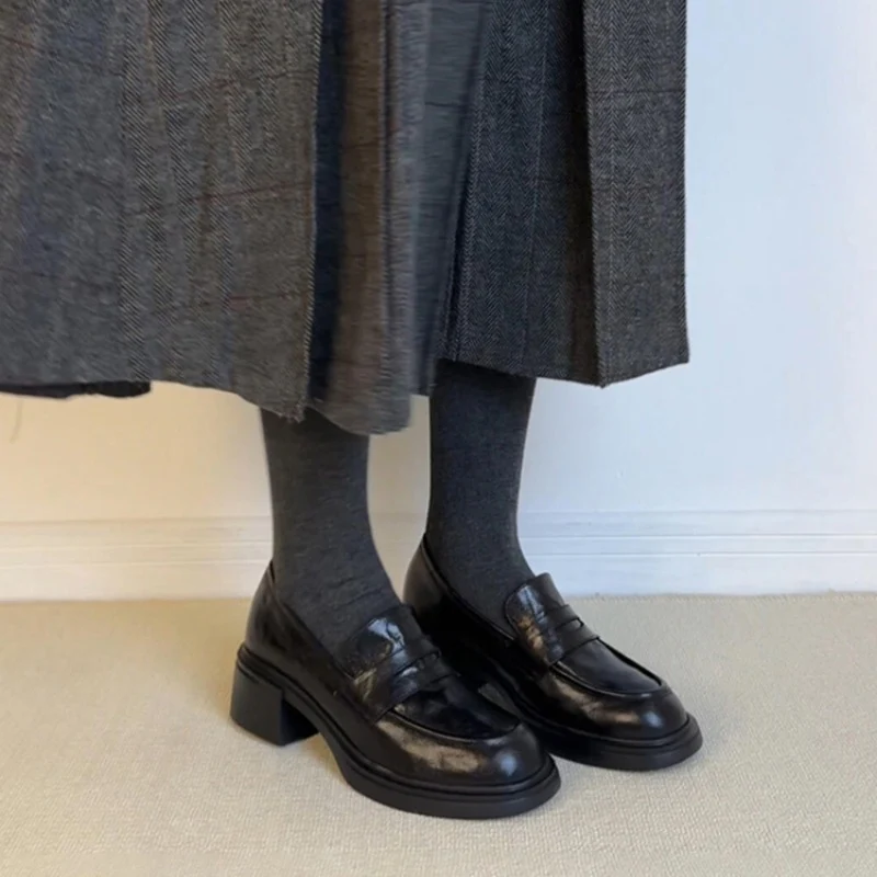 Damen Modische Penny-Loafer mit markanter Plateauprofilsohle und mittelhohem Blockabsatz Nord Taschen