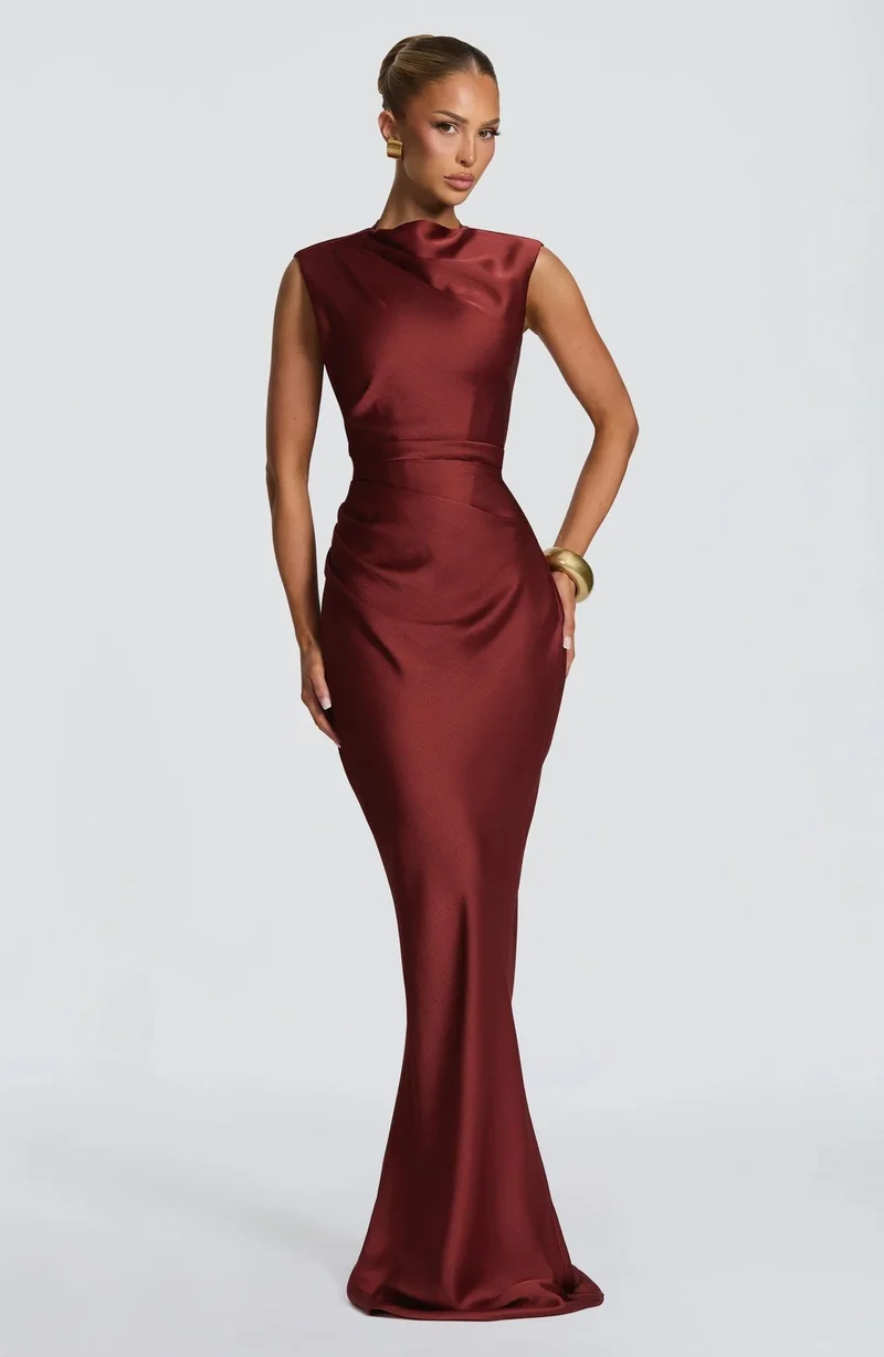 Damen Elegantes Maxikleid mit asymmetrischem Ausschnitt und raffinierten Drapierungen Nord Taschen