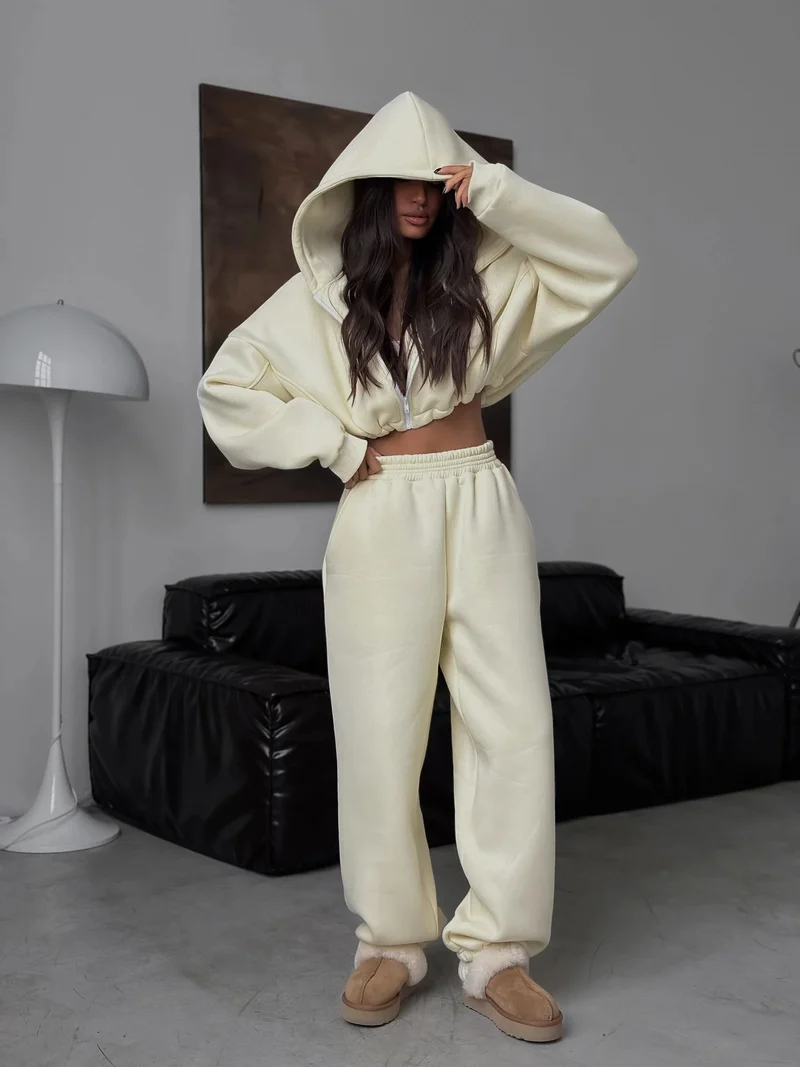 Damen kurzes Oversize-Scuba-Zip-Hoodie mit Tunnelzug und figurformender High-Waist-Jogginghose Nord Taschen