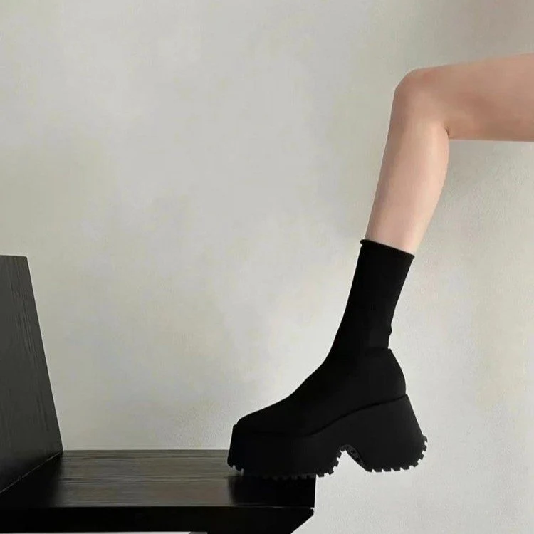 Damen Plateau‑Sock‑Boots mit markanter Lug‑Sohle und skulpturaler Plattform Nord Taschen