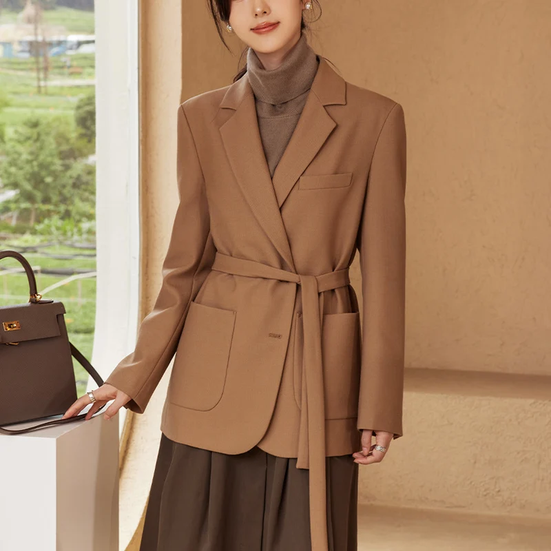 Damen Taillierter Mantelblazer mit Bindegürtel, Pattentaschen und Reverskragen Nord Taschen