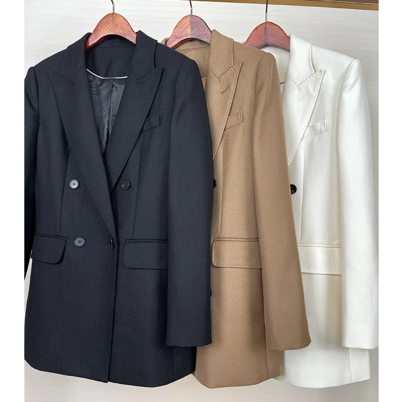 Damen Taillierter Longline-Blazer mit doppelreihiger Knopfleiste und Pattentaschen Nord Taschen