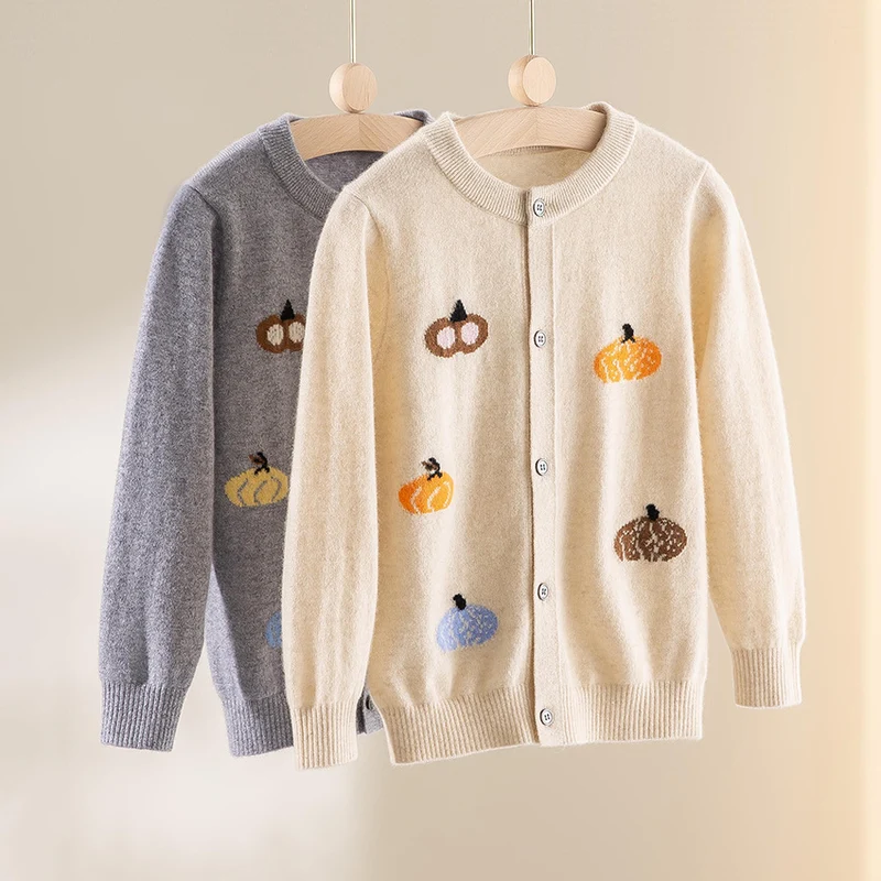 Damen Strickjacke mit Intarsia-Kürbismotiven, Rundhalsausschnitt und Knopfleiste Nord Taschen