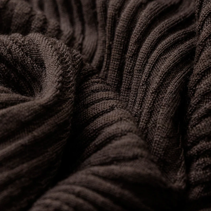 Damen Schlanker Feinstrick-Rollkragenpullover mit wellenförmiger Rippstruktur Nord Taschen