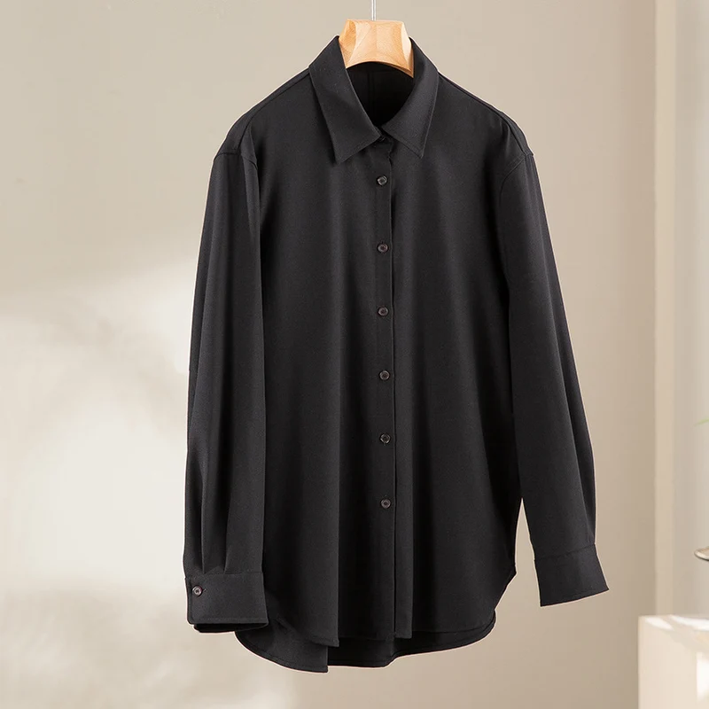 Damen Oversized Seidiges Hemd mit durchgehender Knopfleiste und Hemdkragen Nord Taschen