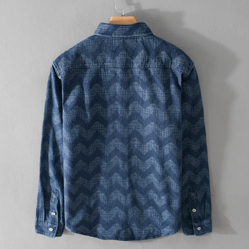 Herren Indigo-Struktur-Overshirt aus gewaschenem Denim mit Zickzack-Jacquard, Kentkragen und Brusttasche Nord Taschen
