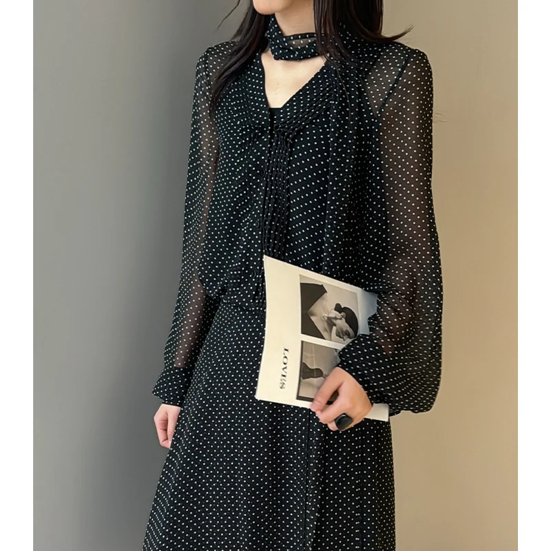 Damen Luftige Polka‑Dot Schlaufenbluse mit Schleifenkragen, Plissée‑Vorderteil und Manschettenärmel Nord Taschen