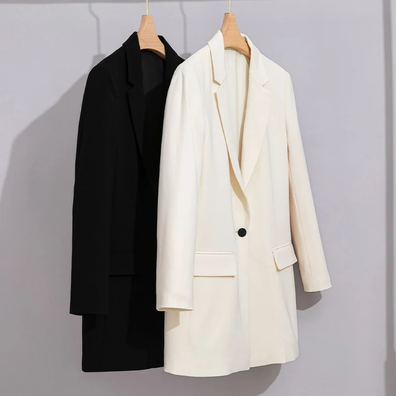 Damen Longline-Blazer mit geradem Schnitt und dezenten Pattentaschen Nord Taschen