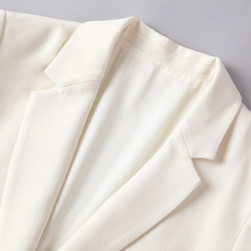 Damen Longline-Blazer mit geradem Schnitt und dezenten Pattentaschen Nord Taschen