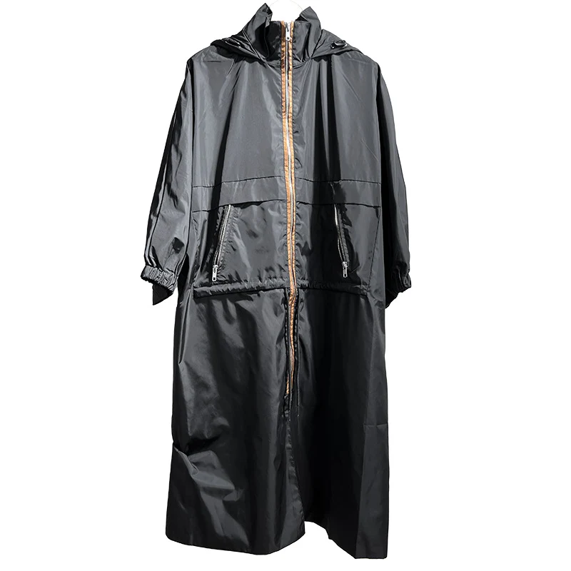 Damen Leichter Oversize-Regenmantel mit Kapuze, Zwei-Wege-Reißverschluss und verdeckten Reißverschlusstaschen Nord Taschen