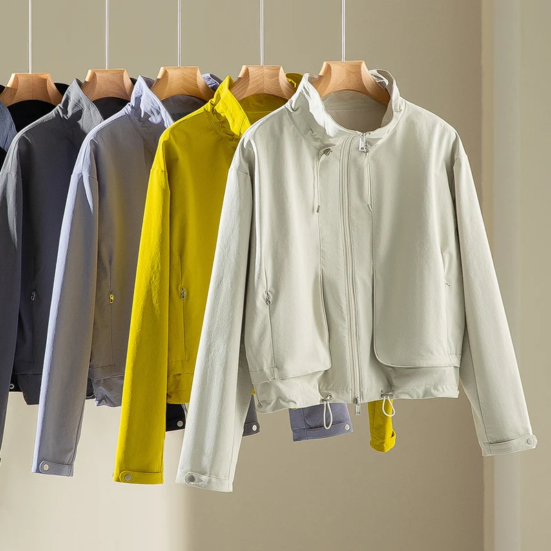 Damen Leichte Kurzjacke mit hohem Kragen, Tunnelzug und aufgesetzten Taschen Nord Taschen