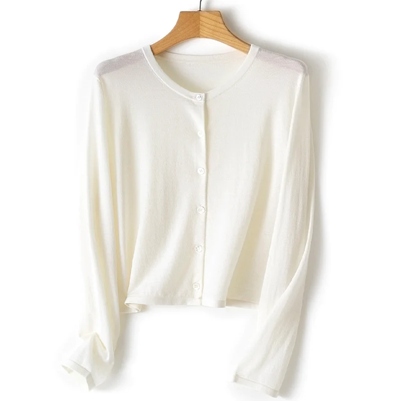 Damen leichte kurz geschnittene Feinstrick-Cardigan mit Rundhalsausschnitt und Knopfleiste Nord Taschen