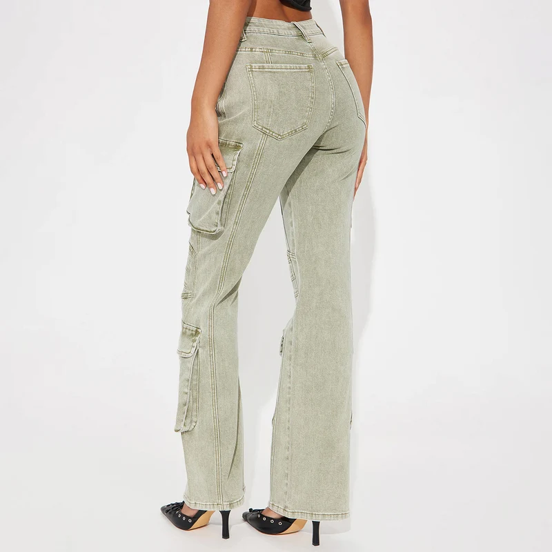 Damen High-Waist Cargo-Denimhose mit weitem Bein, Mehrfachtaschen und Used‑Details Nord Taschen