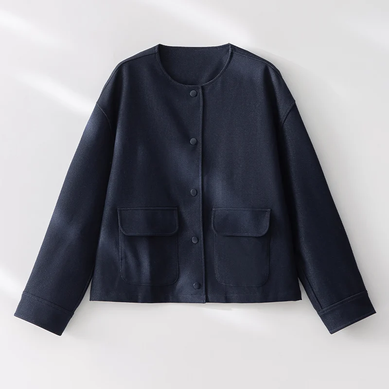 Damen Kurzjacke mit Rundhalsausschnitt, boxy Silhouette und aufgesetzten Pattentaschen Nord Taschen
