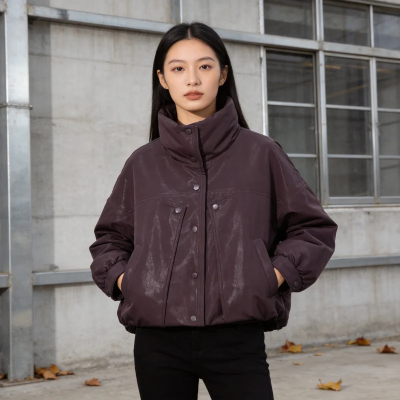 Damen Kurze wattierte Jacke in Lederoptik mit hohem Stehkragen und gerafftem Saum Nord Taschen