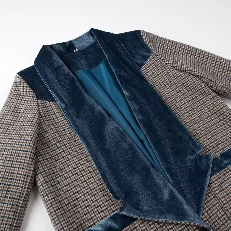 Damen langer Wollmix-Mantel mit Samt-Schalkragen und Leistentaschen Nord Taschen